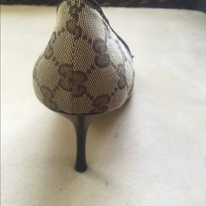 Authentic Gucci monogram heels with red green bow